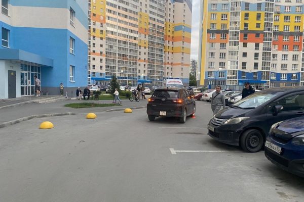 ДТП во дворе Ясный Берег