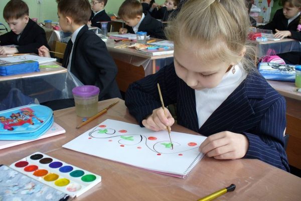 Отмена оценок по некоторым предметам в школах